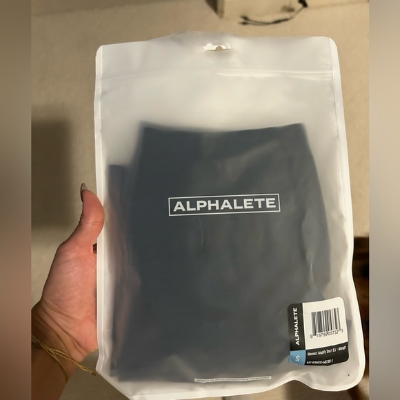 Alphalete Amplify shorts 6.5” - Picture 3 of 3